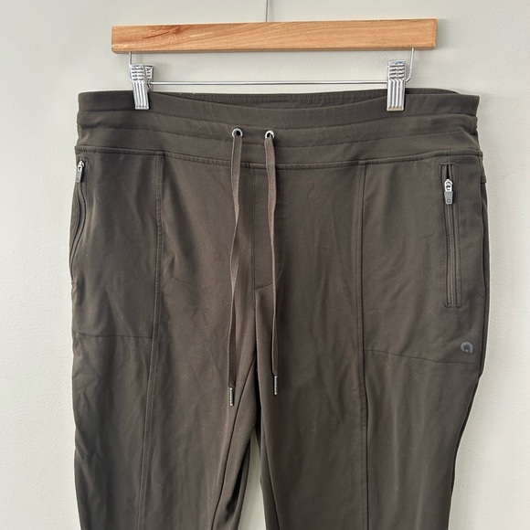 Reitmans-HYBA Dark Green/Brown Activewear Capris Yoga Pants - Picture 3 of 4